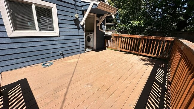 Building Photo - 4bd 2 bath Home in Westmoreland, Portland:...