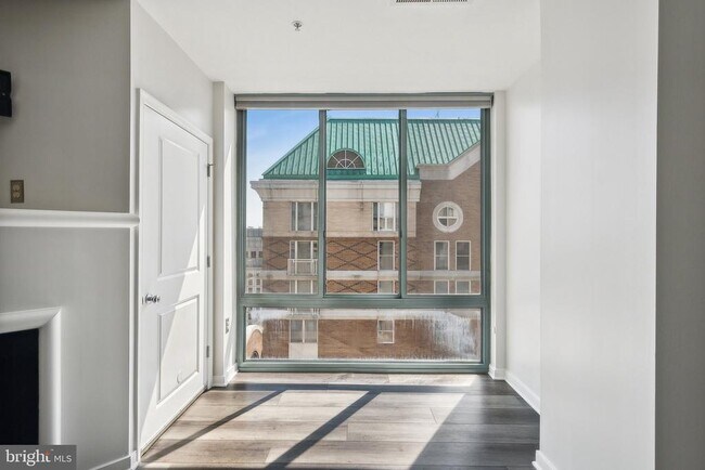 Building Photo - 851 N Glebe Rd