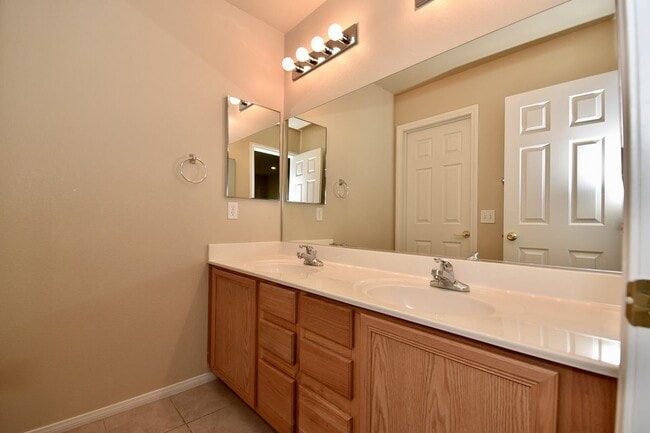 Building Photo - Beautiful Southwest 2-Story Home with Spacious Layout & Covered Patio
