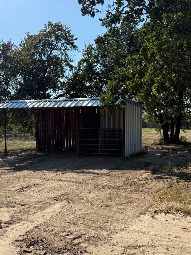 Building Photo - HORSE PROPERTY 4/2/2 + 4 acres in Peaster ...