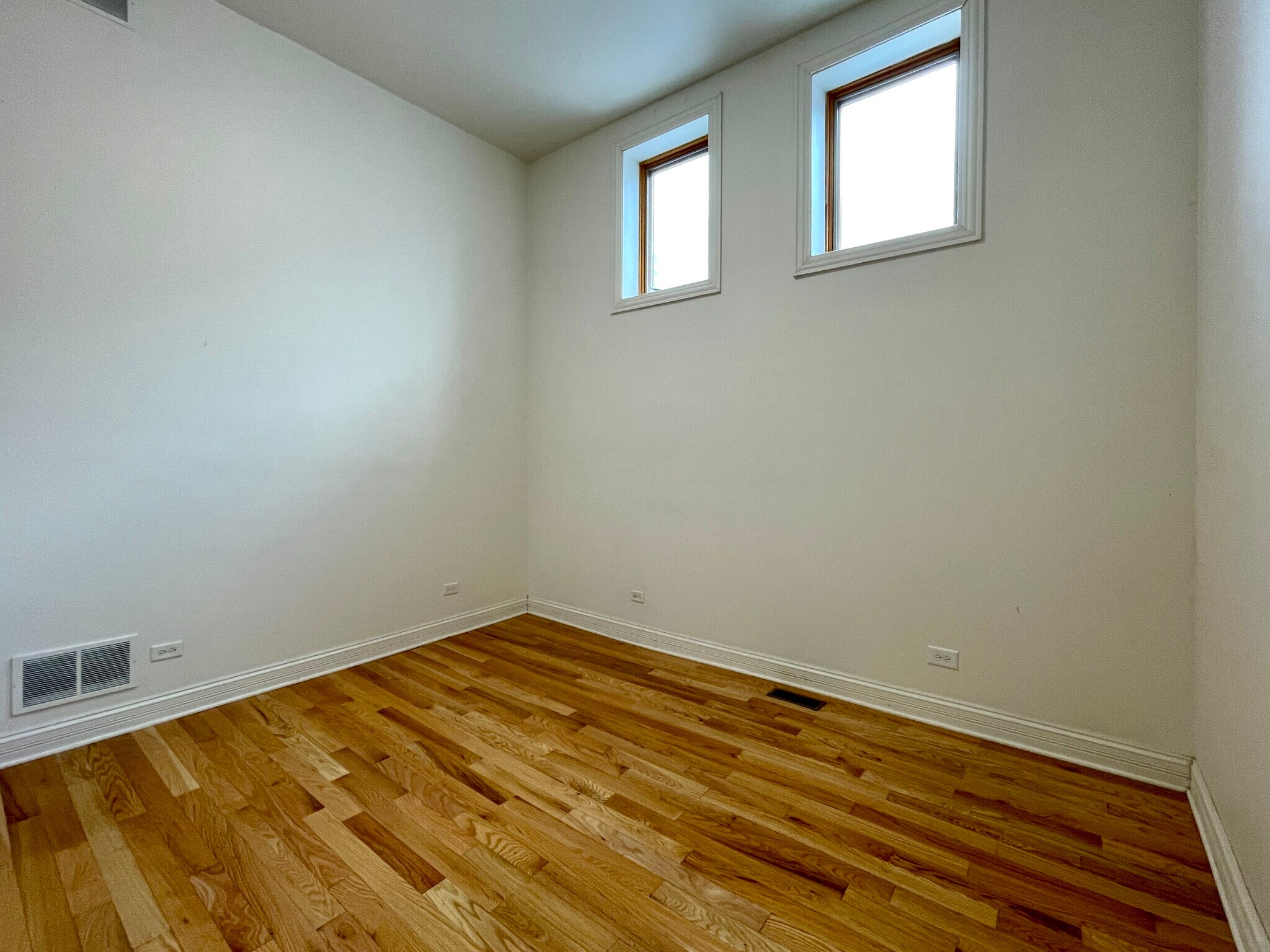 Building Photo - 1000 N Mozart St