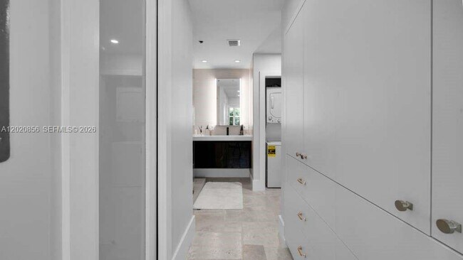 Building Photo - 6917 Collins Ave