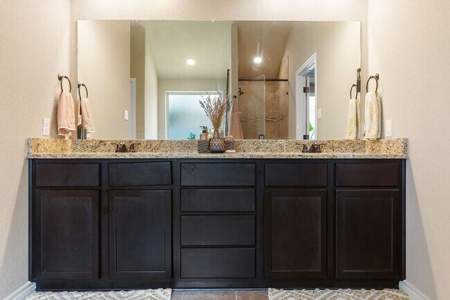 Building Photo - Half Off First Months Rent!!!