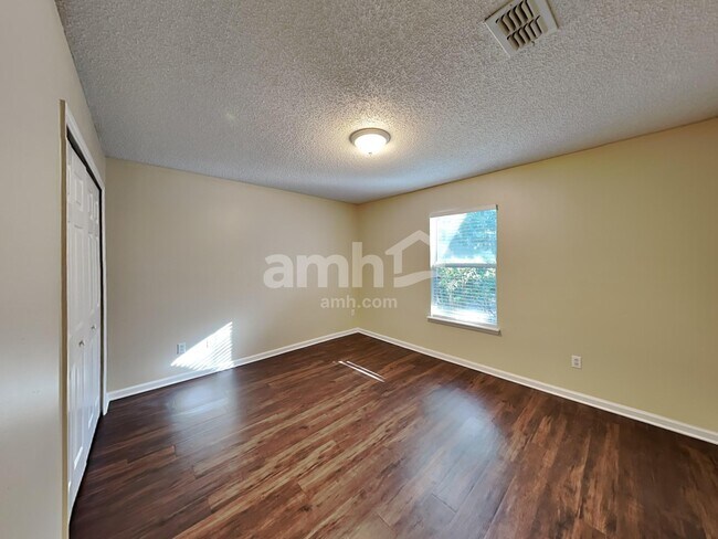 Building Photo - 357 Maplewood Dr