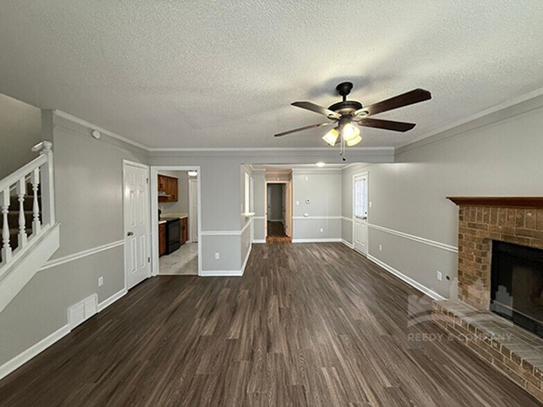 Building Photo - 5850 Grassy Valley Dr