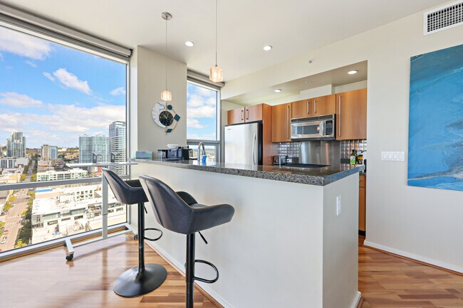 Building Photo - 321 10th Ave