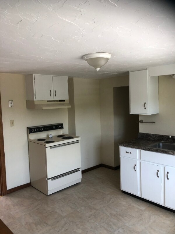 Building Photo - 15 Riverlin St