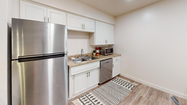 Kitchen - Cambridge House Apartments