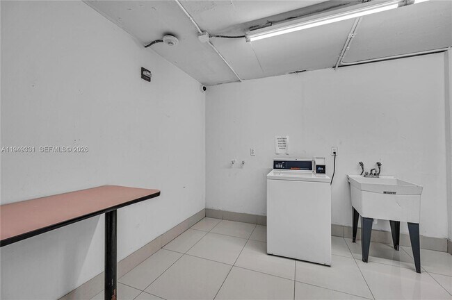 Building Photo - 345 Ocean Dr