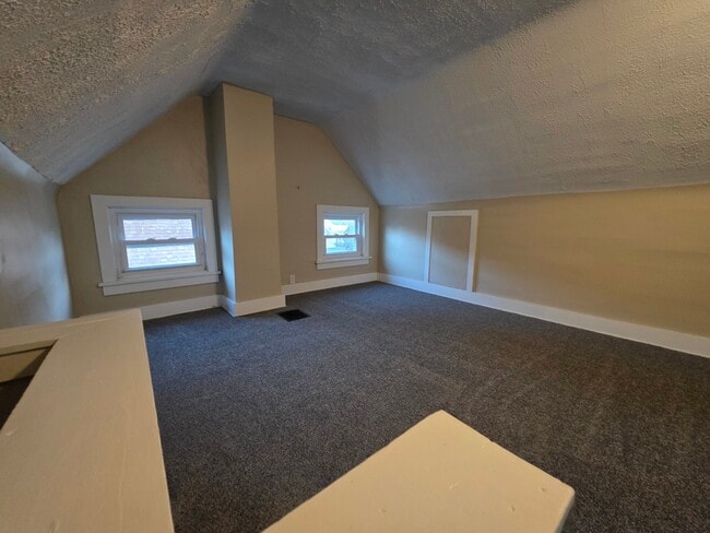 Building Photo - 423 Cypress Ave