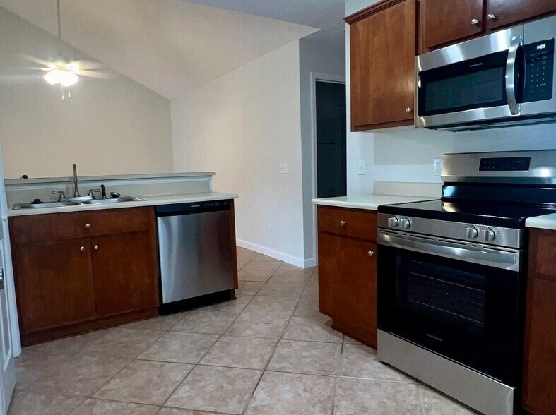 Building Photo - 317 Windridge Dr