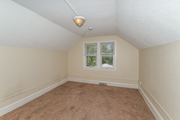 Building Photo - 1856 Clear Ave E