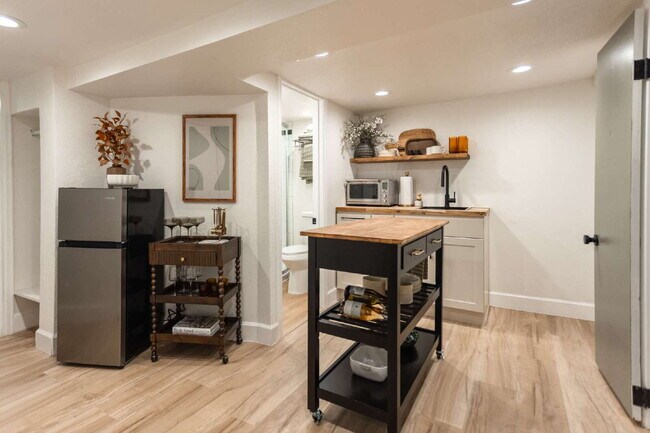 Building Photo - 300 Inca St