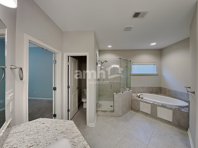 Building Photo - 5571 Stonecrest Dr