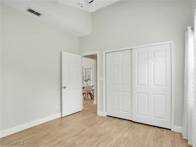 Building Photo - 1492 La Petite Ln