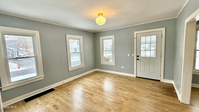 Building Photo - 173 Bay St