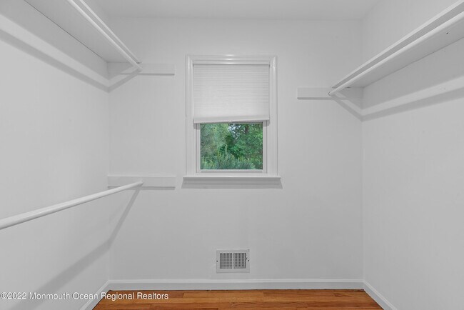 Building Photo - 2 Karen Ct