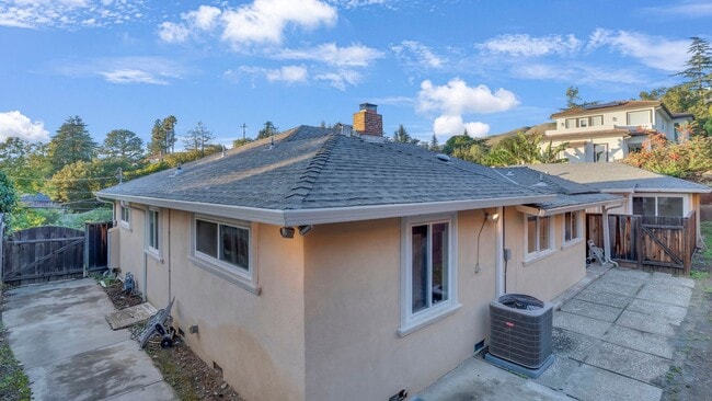 Building Photo - Lovely Home in San Jose near scenic Alum Rock! 2 Bedroom 2 Bath plus 1 Bed/1 Bath ADU