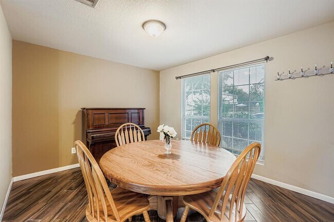 Building Photo - 1020 Brutus Dr
