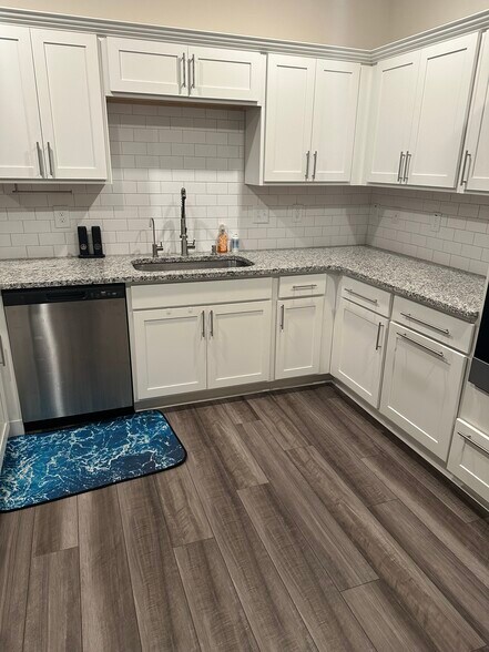 Building Photo - 2064 Glen Crossing Dr