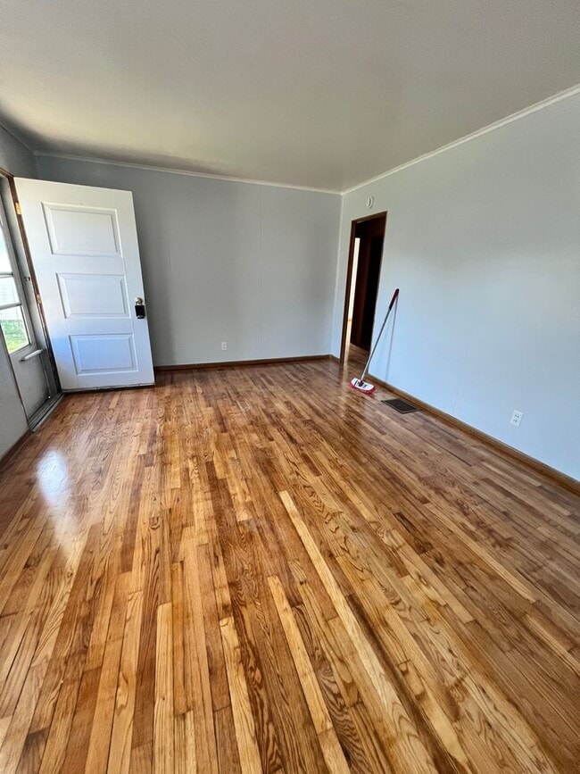 Building Photo - Nice S. Omaha House! 2 bed 1 bath, fully f...