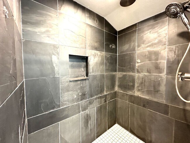 Building Photo - North Park/Hillcrest- Modern and Spacious 2 Bedroom with 2 Car Garage, Washer/Dryer and AC.