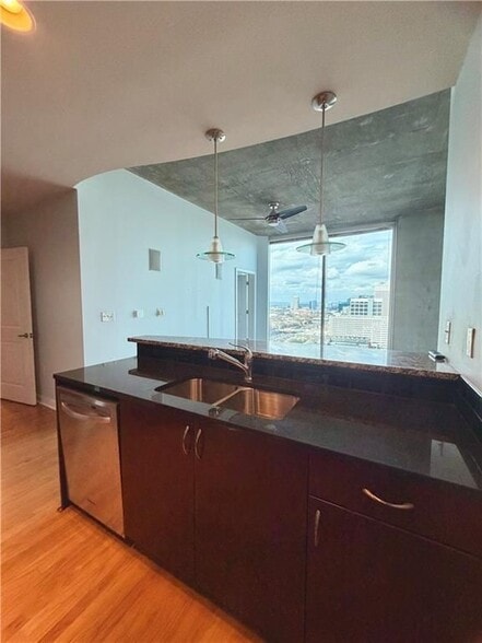 Building Photo - 400 W Peachtree St NW