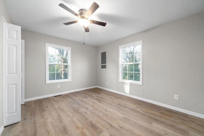 Building Photo - 828 Gracey Ave