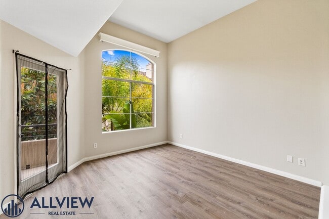 Building Photo - 33 Silverwind