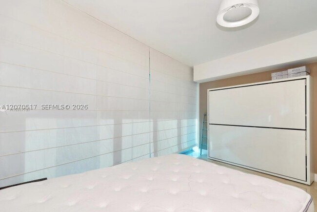 Building Photo - 17001 Collins Ave