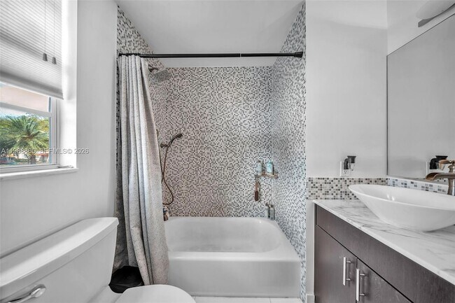 Building Photo - 1400 Salzedo St