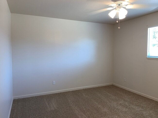 Building Photo - 1521 Clevenger Dr