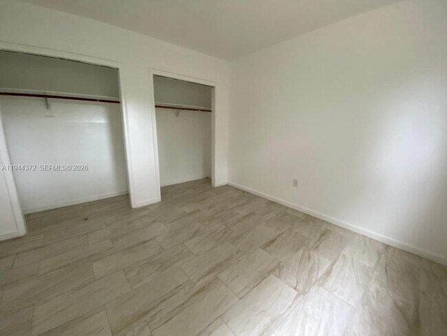 Building Photo - 7011 Pembroke Rd