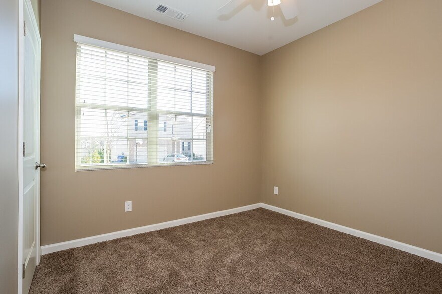 Building Photo - 107 Woodbridge Trl