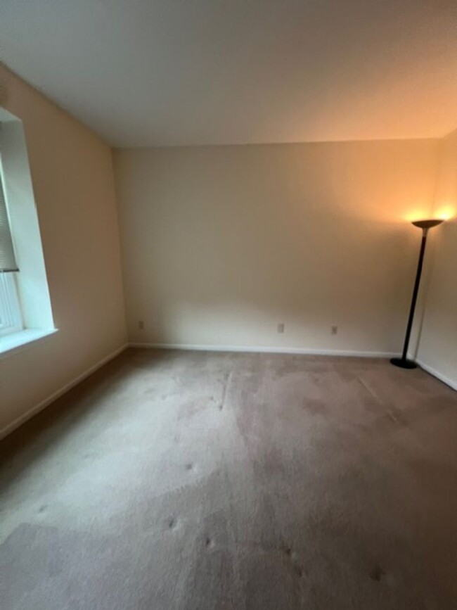 Building Photo - Beautiful 2 Bedroom 2.5 Bathroom Condo in ...