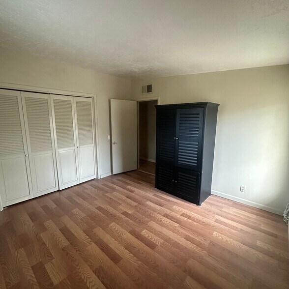 Building Photo - 158 Milton Ave