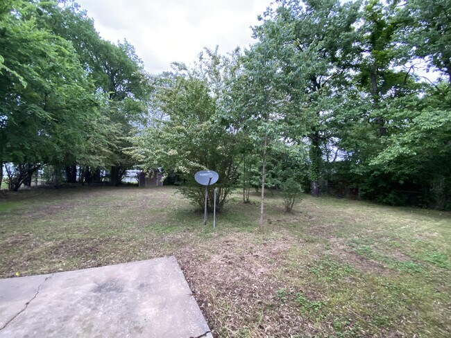 Building Photo - 1408 H St