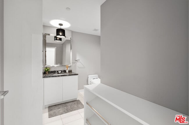 Building Photo - 900 W Olympic Blvd