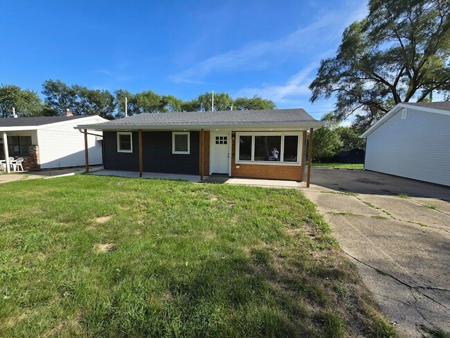 Primary Photo - 5525 E 13th Pl