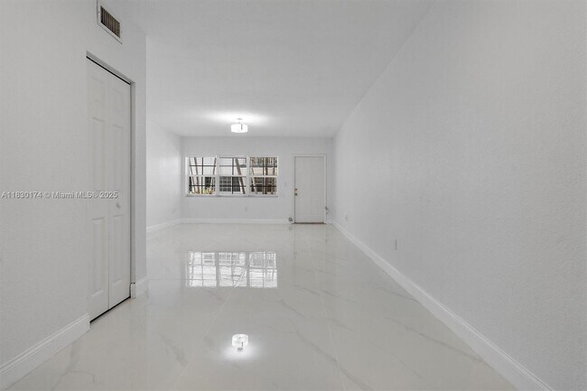 Building Photo - 9745 Bay Harbor Terrace