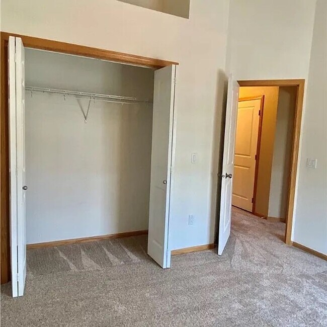 Building Photo - 3005 SW Sharmin Ln