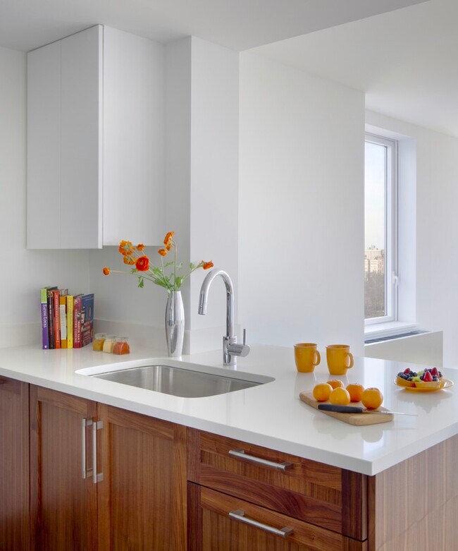 Building Photo - 1214 5th Ave