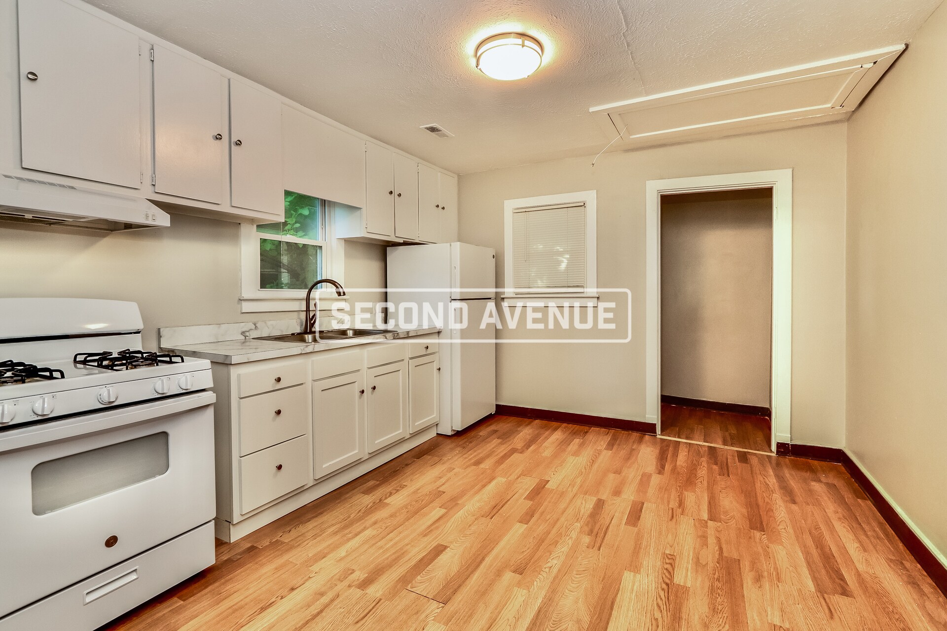 Building Photo - 3746 Kahlert Ave