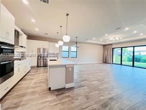 Building Photo - 12070 N Baypoint Cir