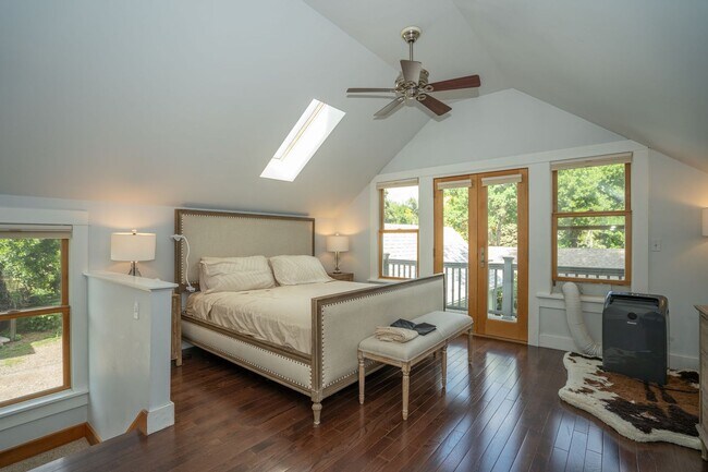 Building Photo - Charming 2-Bed, 2-Bath Loft Home in Old To...