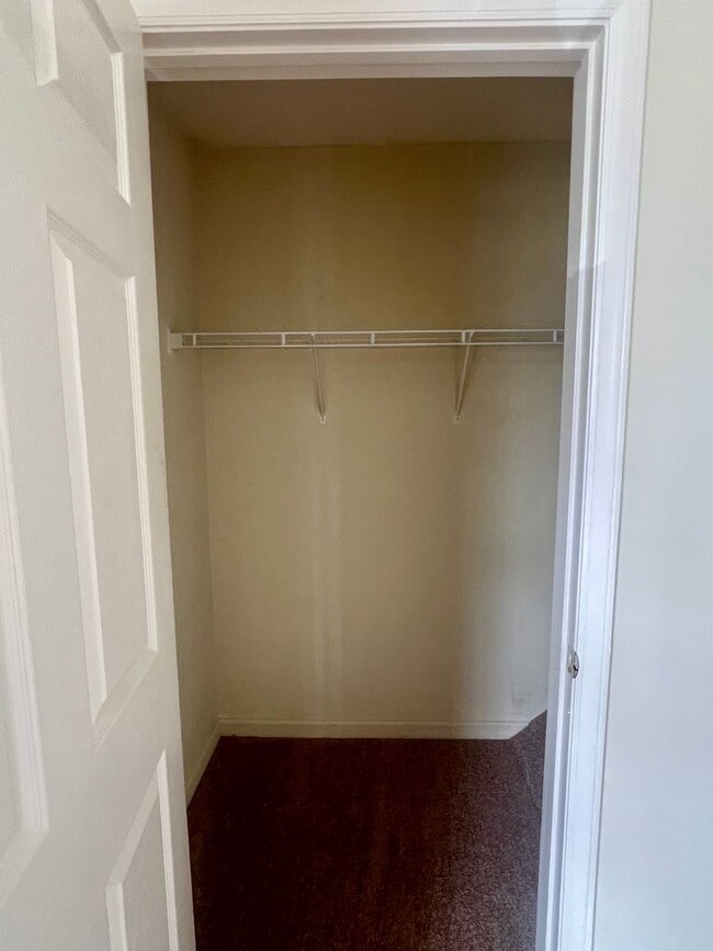 Building Photo - Two bedroom, 1.5 townhouse in Graham (Park Place Apts)