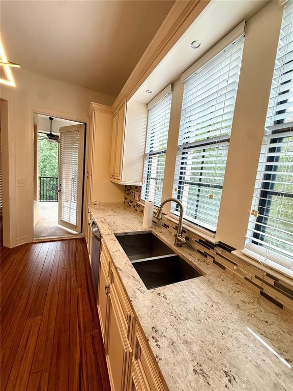 Building Photo - 501 Mirasol Cir