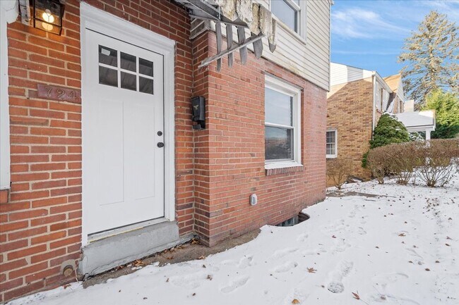 Building Photo - 3 Bedroom, 1 Bathroom Rental in Avalon