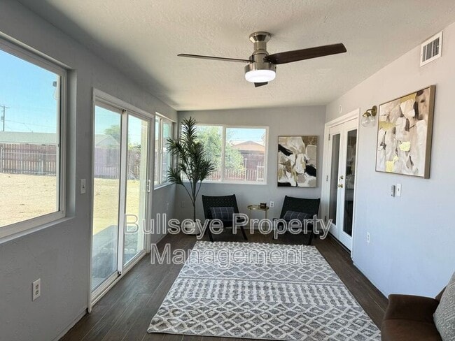 Building Photo - 433 S 113th Pl
