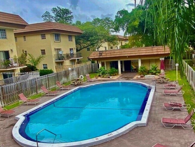 Building Photo - 8650 SW 109th Ave
